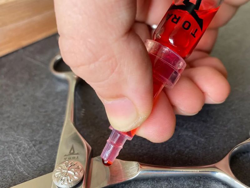 Các vấn đề thường gặp khi không chỉnh ốc kéo cắt tóc đúng cách