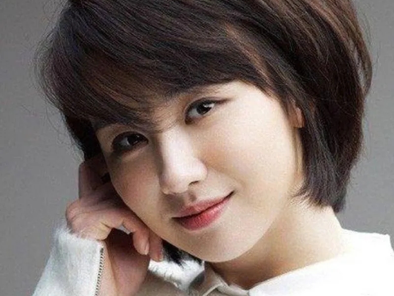 Kiểu tóc tém Hàn Quốc mái xéo